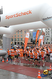 Start 3. Gruppe Halbmarathon (©Foto: Martin Schmitz)